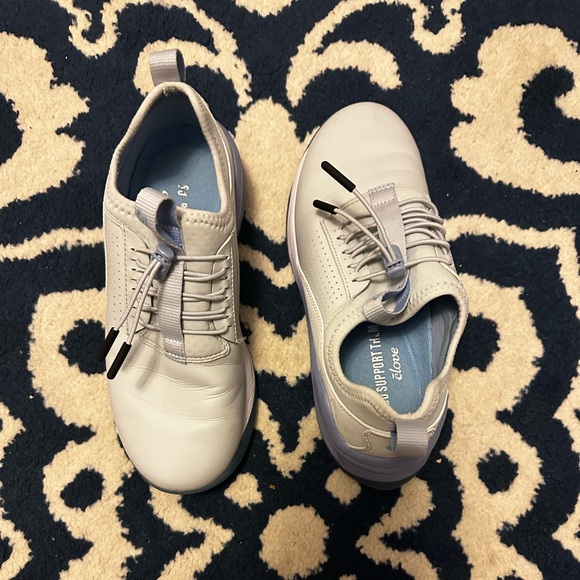 cloves Shoes Brand New Cloves Nursing Shoes Only Worn Once Size 7